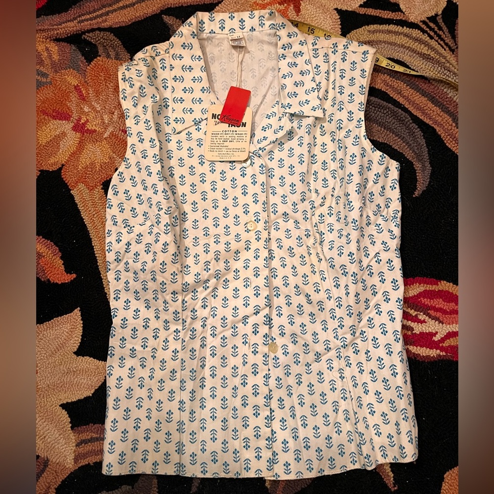 1950’s store stock blue print& Cream Sleeveless Button Down Shirt